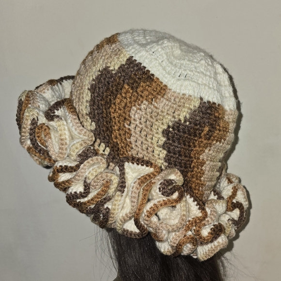 Crochet ruffle hat - Picture 4 of 5